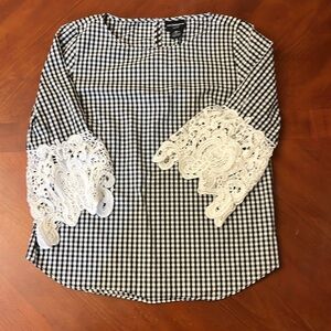 Liz Claiborne Women’s Black & White Gingham Blouse with White Lace Sleeves PM